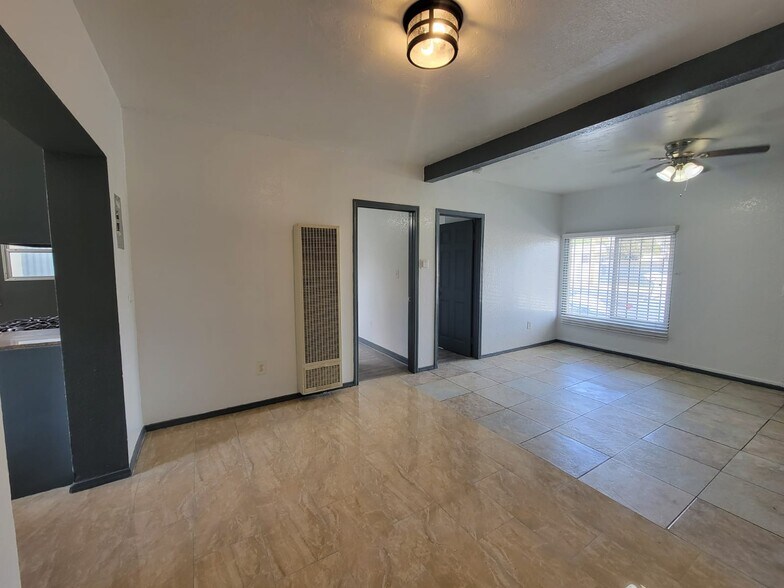 Building Photo - 1315 W 101st St