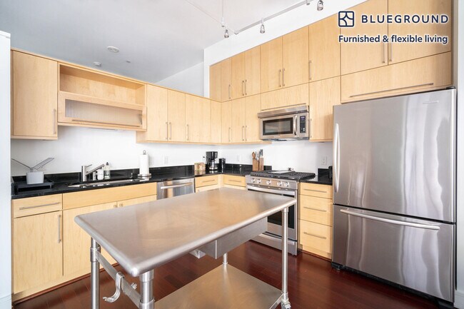 Building Photo - 8210 Crestwood Heights Dr