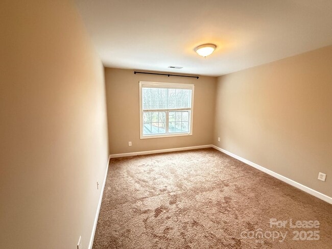 Building Photo - 1905 Silk Pond Dr