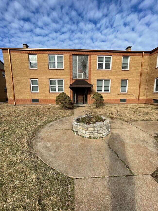 Building Photo - 6207 Nagel Ave