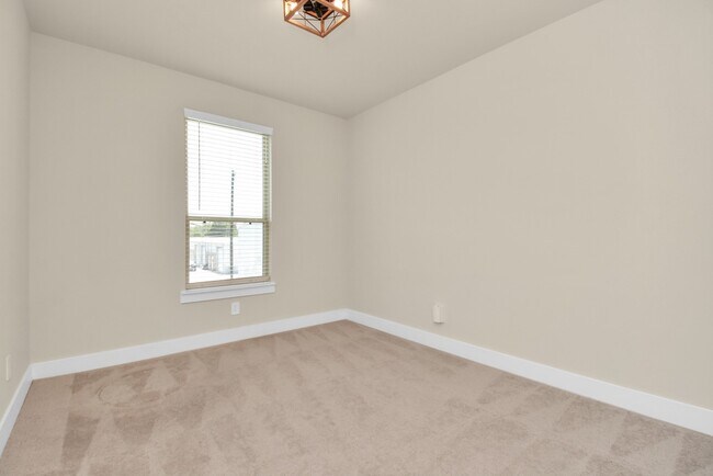 Building Photo - 1722 Summerlyn Ter Dr