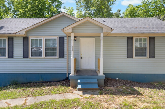Building Photo - 3 Bedroom home with finished BASEMENT