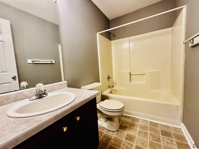 Building Photo - 134 Somerset Dr