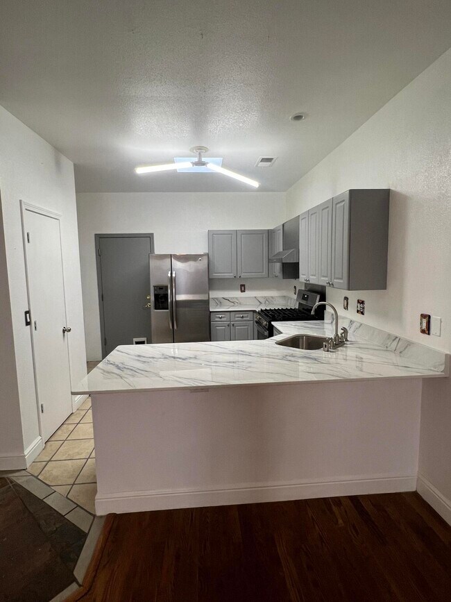 Building Photo - 423 Phoenix Ave NW