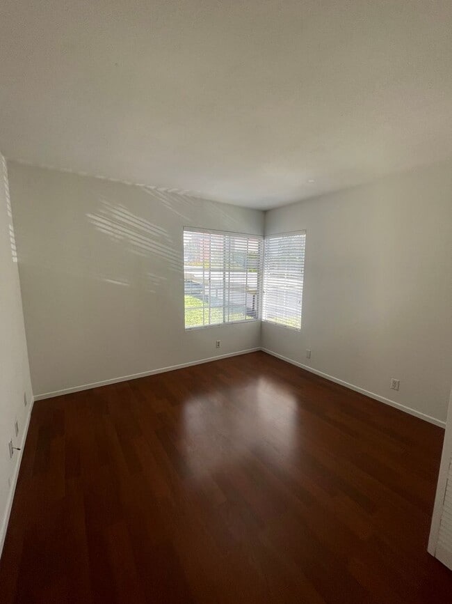 Building Photo - 2 Bed / 2 Bath in Clairemont