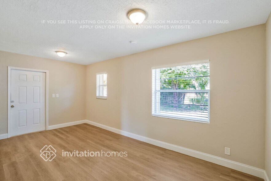 Building Photo - 117 NW 4th Ave