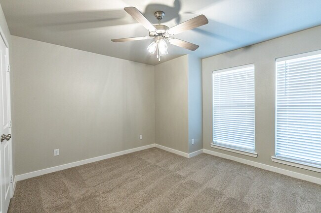 Building Photo - Beautiful 4 bed 3 bath home