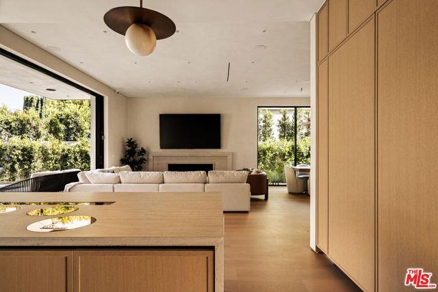 Building Photo - 4724 Lemona Ave