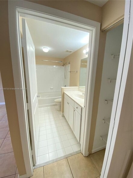 Building Photo - 5900 W Sample Rd