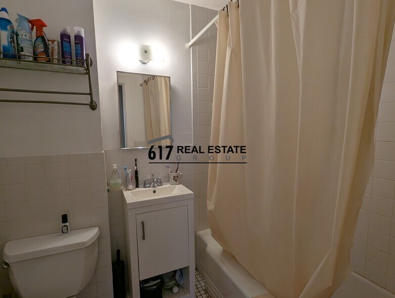 Building Photo - 16 Fuller St