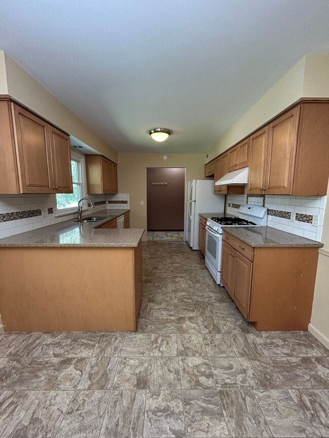 Building Photo - 704 N 74th Ave