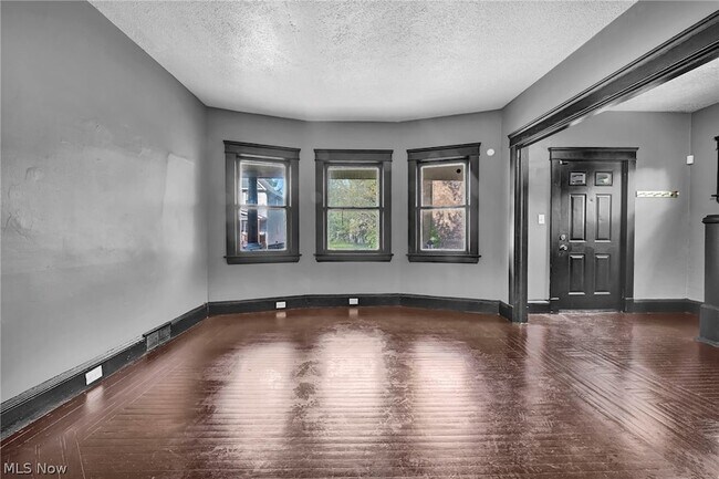 Building Photo - 2893 E 119th St