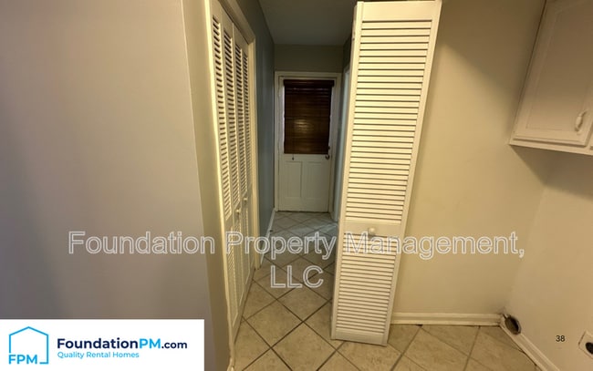 Building Photo - 3356 Coachouse Cove