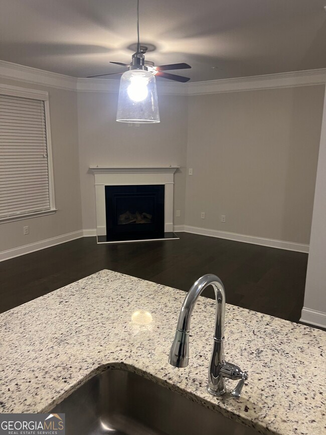 Building Photo - 932 Exposition Pte