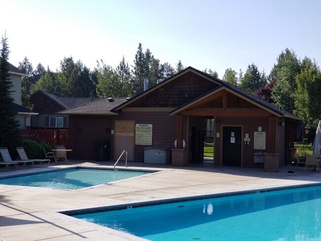 Building Photo - 63118 Dakota Dr