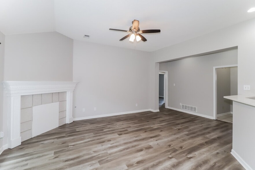 Building Photo - 9355 Helmsley Dr