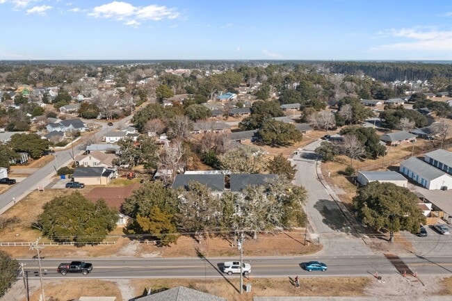 Building Photo - Modern Beaufort Townhome available for Long Term Rental