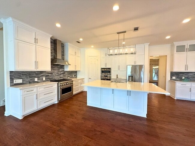 Building Photo - 1205 Golden Gate Dr