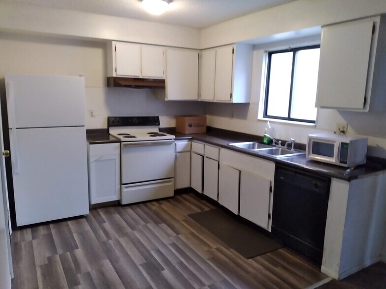 Kitchen - 3236 Rakeford Dr