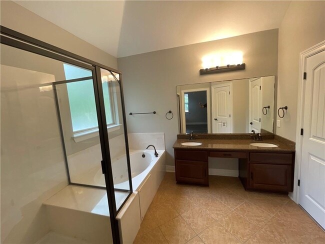 Building Photo - 4526 Merle Dr