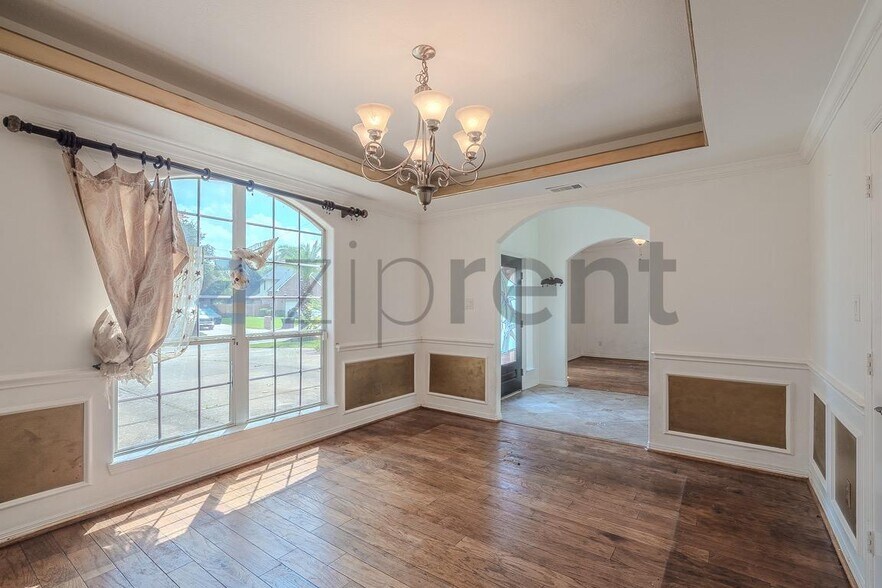 Building Photo - Unit