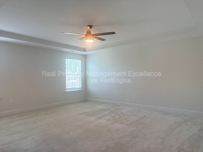 Building Photo - 16 Clear Creek Cir