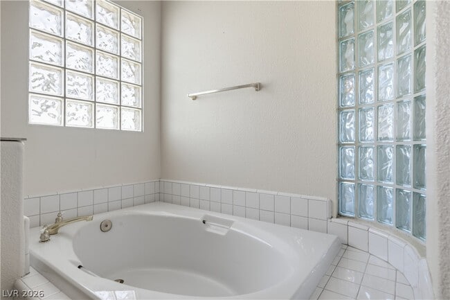 Building Photo - 9236 Eagle Ridge Dr