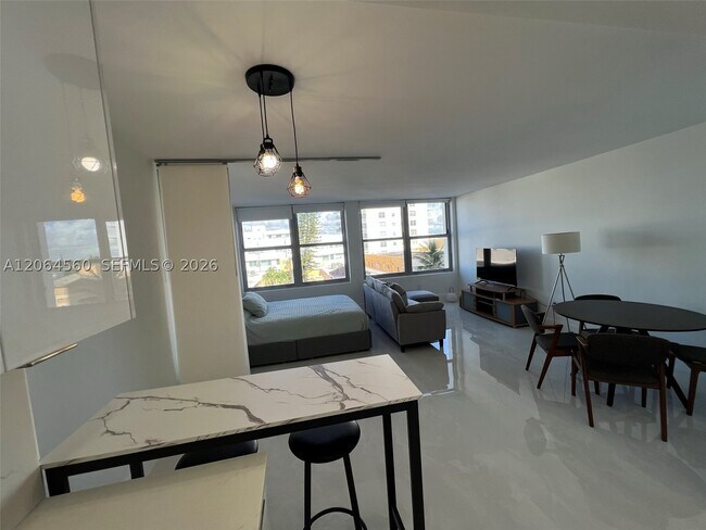 Building Photo - 2899 Collins Ave
