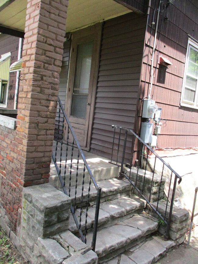 Building Photo - 331 S 18th St