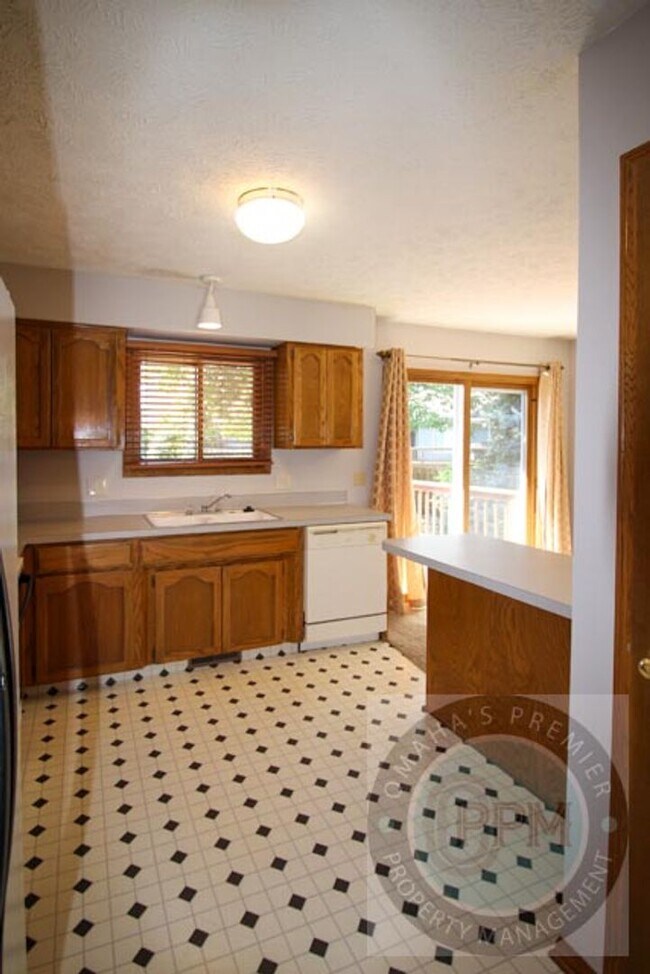 Building Photo - $500.00 off the Deposit Cul-de-Sac Comfort! 3-Bed Omaha Home with Huge Deck and Patio.