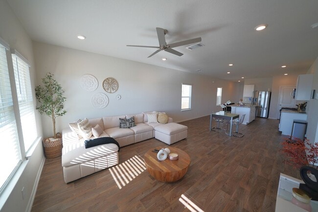 Building Photo - Like-New Home in Applewood Neighborhood. Realtor Commission: $600