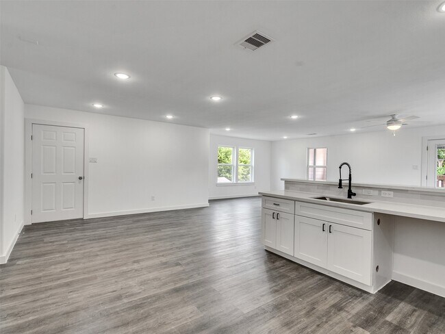 Building Photo - 6742 Madrid St