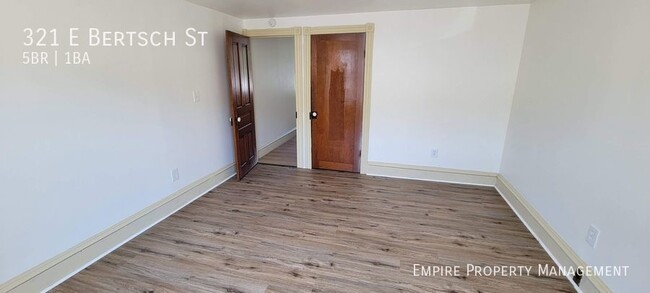 Building Photo - 5 Bedroom / 1.5 Bath Home in Lansford!