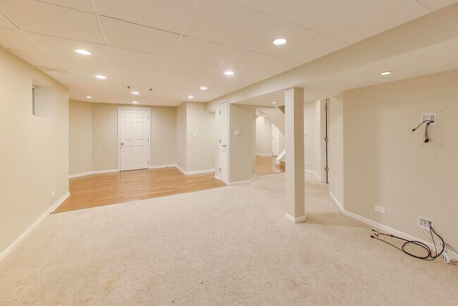 Building Photo - 410 Arlington Ln