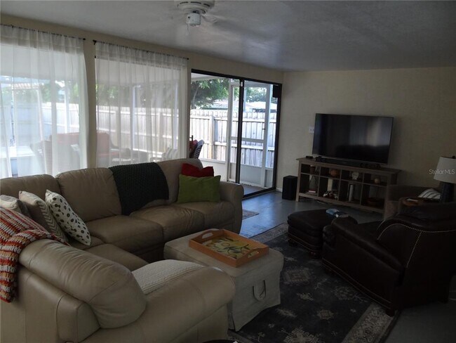 Building Photo - 3000 28th Ave N