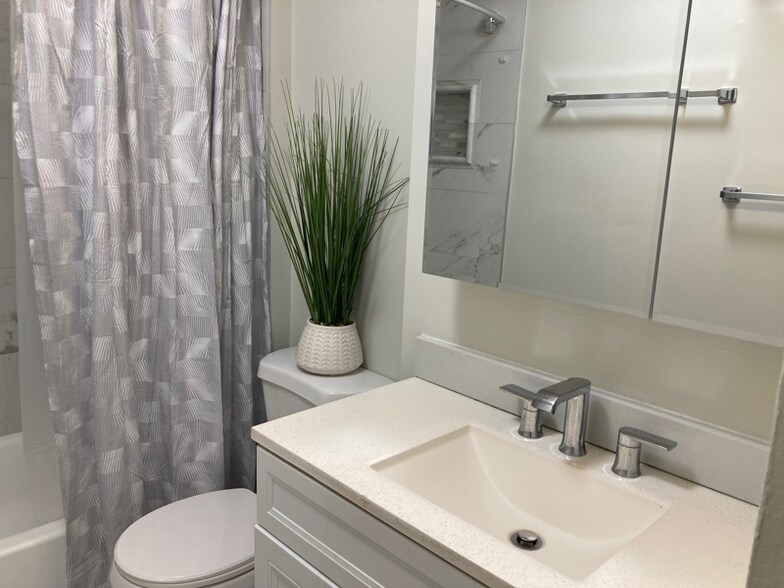 Building Photo - 1824 Bronzegate Blvd