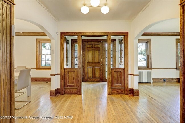 Building Photo - 570 N Edgemere Dr