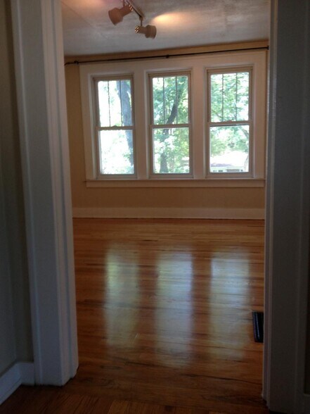 Building Photo - 1123 Midland Blvd