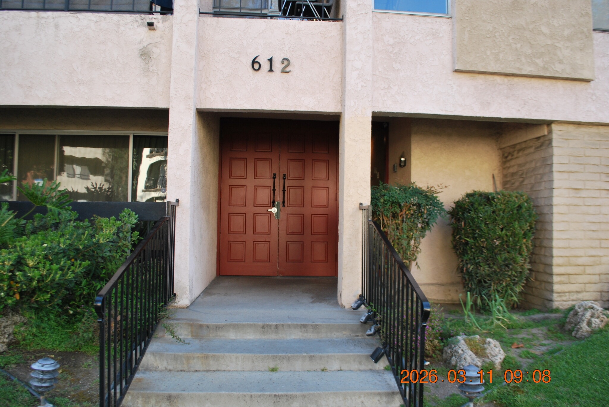 Building Entry - 612 N Louise St