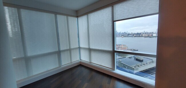 Building Photo - 77 Hudson St