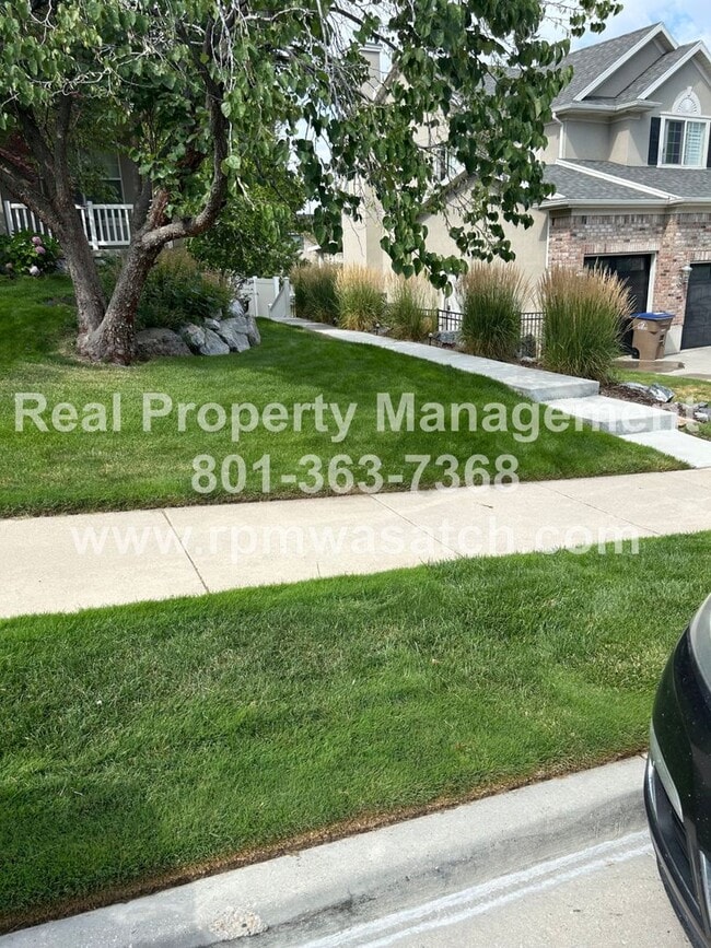 Building Photo - Don't miss out on this gorgeous and spacio...