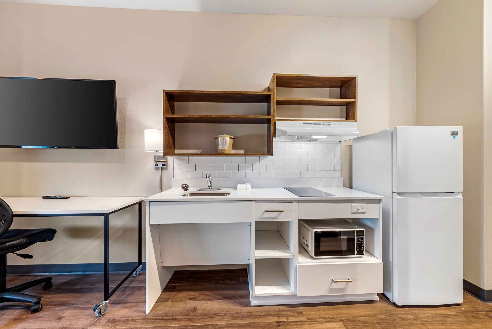 Building Photo - Furnished Studio-Jacksonville - Airport