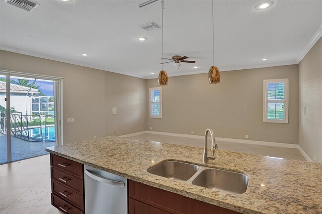 Building Photo - 5977 NW 73rd Ct