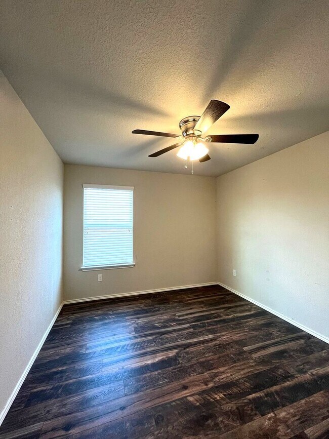 Building Photo - 10011 Raspberry Oak