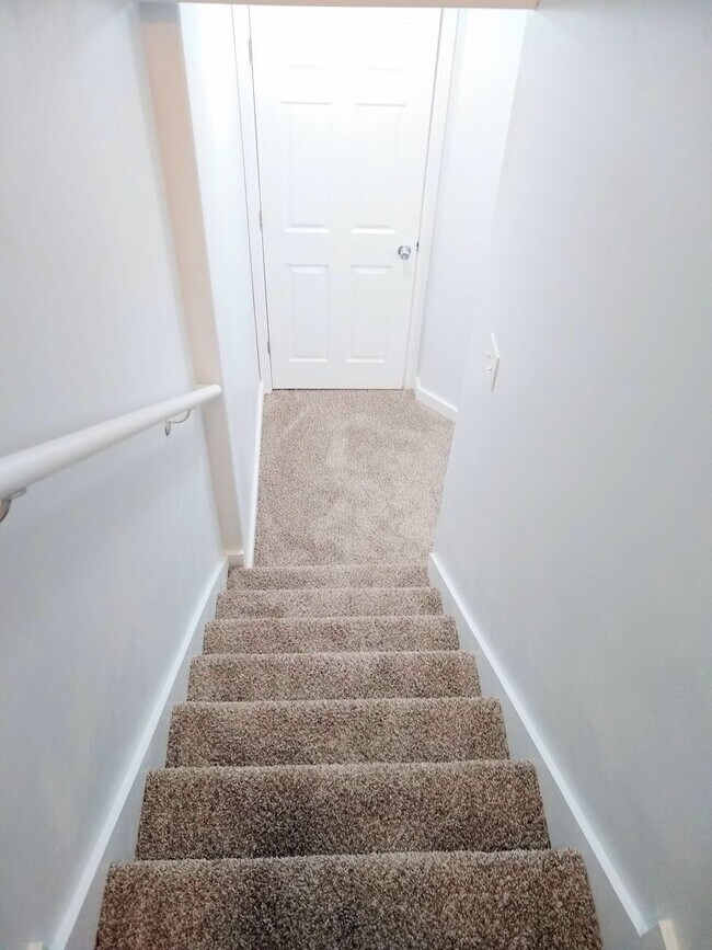 Building Photo - Bluffdale Townhouse Rental in Bringhurst S...