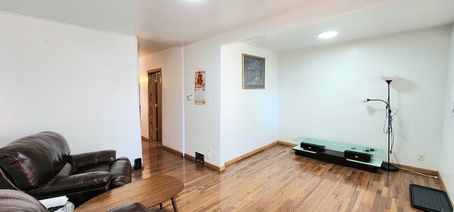 Building Photo - 4538 S Sawyer Ave