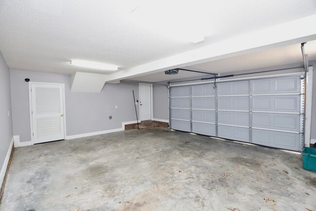 Building Photo - 1855 Beachforest Way