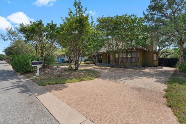 Building Photo - 105 Summit Ridge Dr N