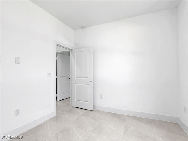 Building Photo - 2811 Cerito Ave N