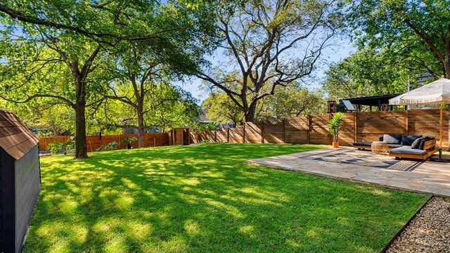 Building Photo - 2409 Shiloh Dr